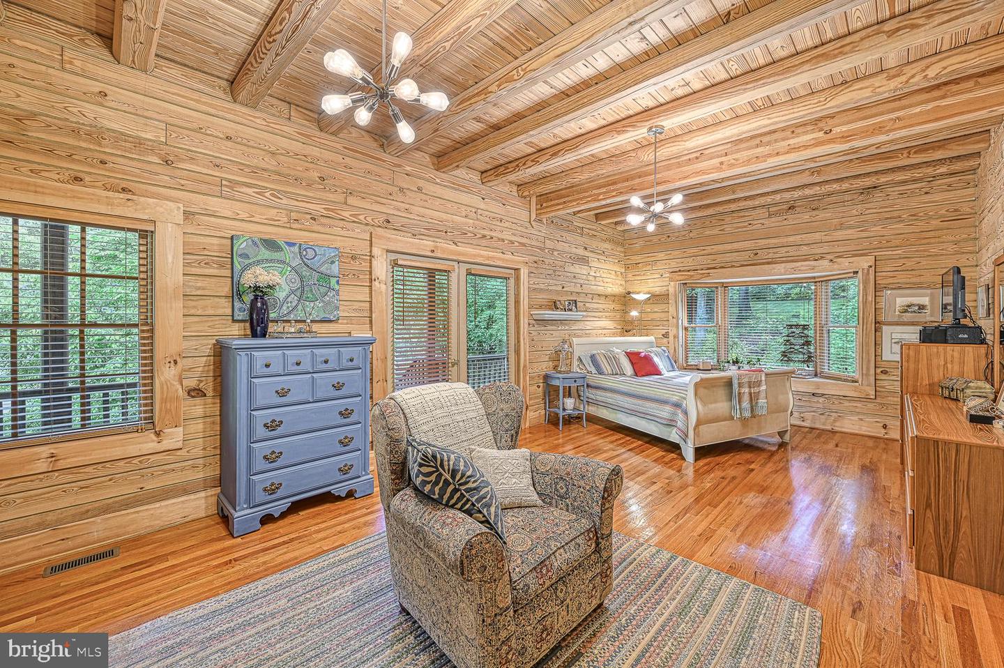 123 Shorewood Dr
