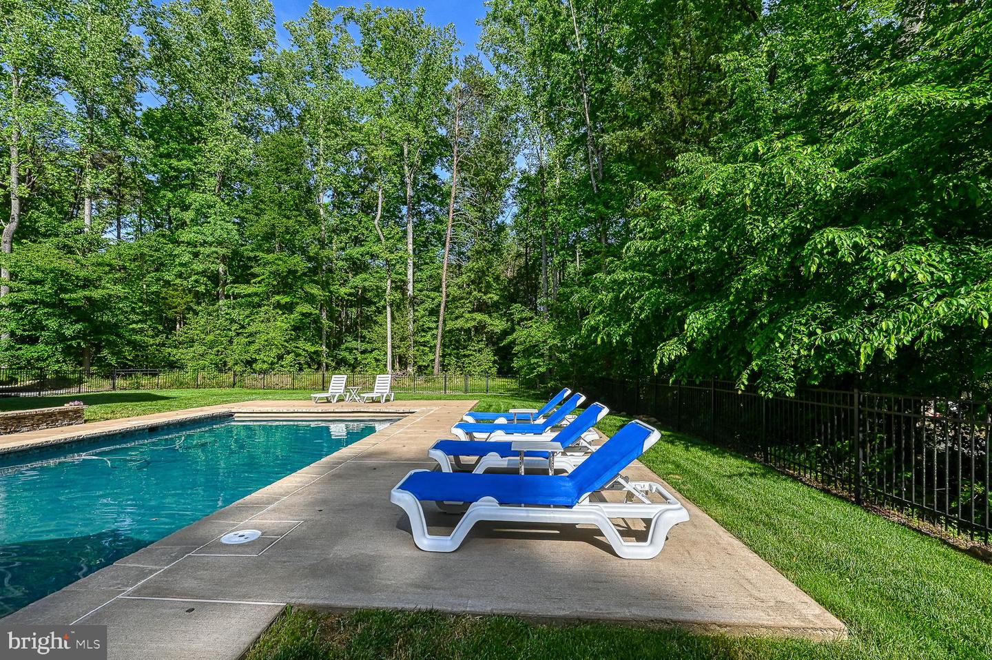 123 Shorewood Dr