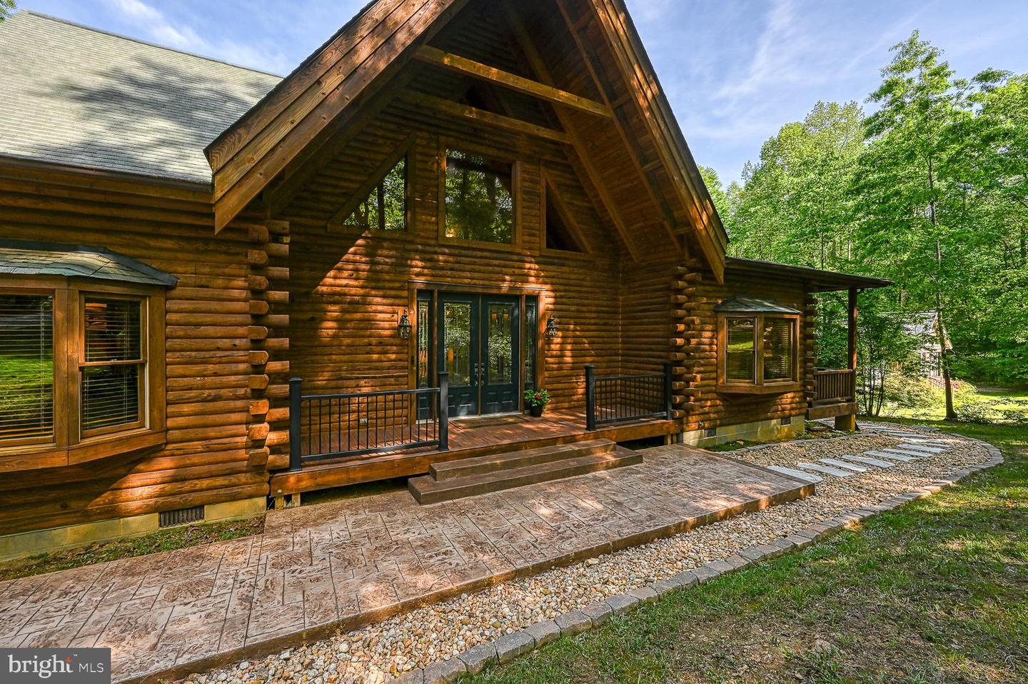 123 Shorewood Dr