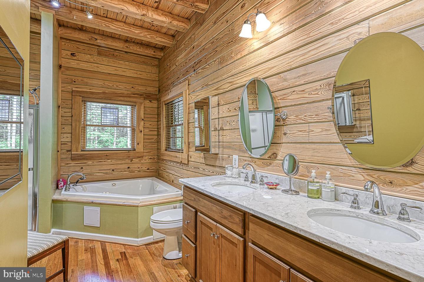 123 Shorewood Dr