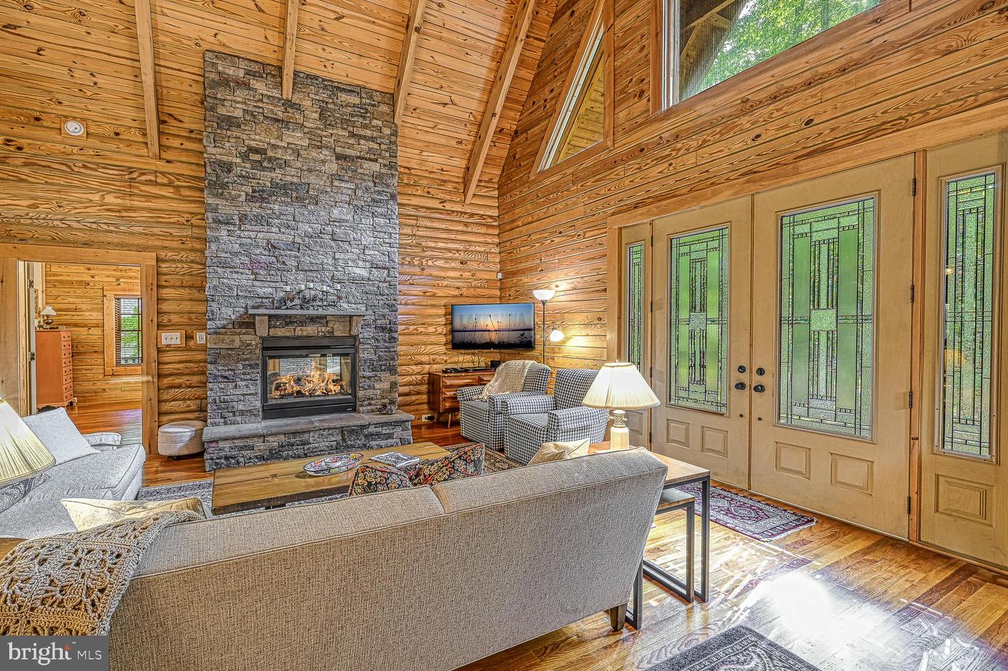 123 Shorewood Dr