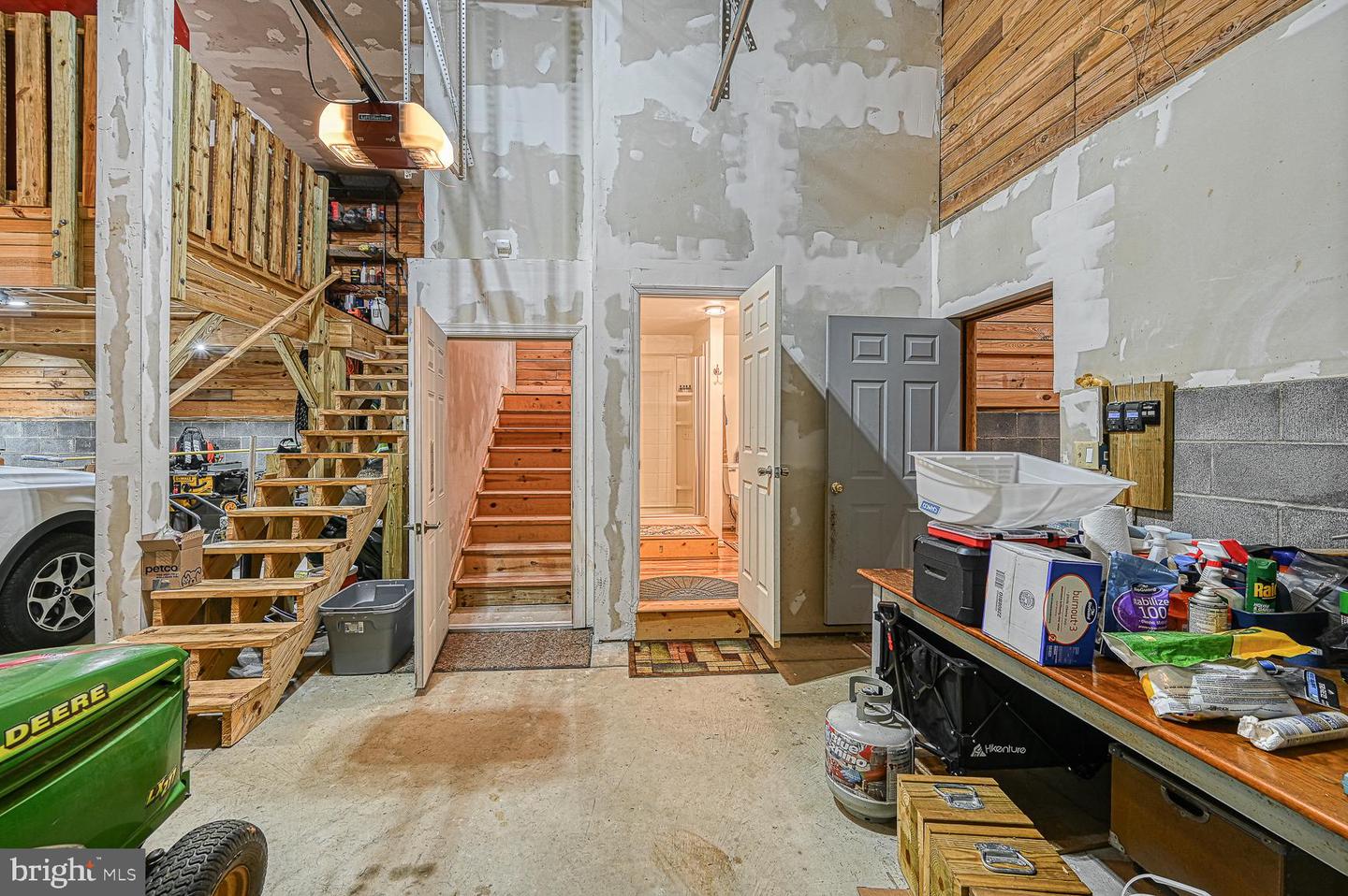 123 Shorewood Dr