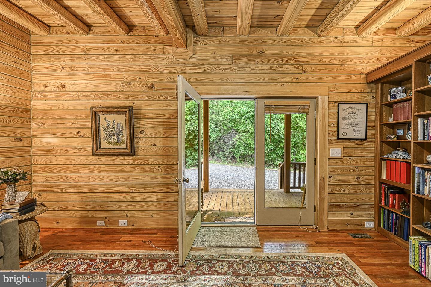 123 Shorewood Dr