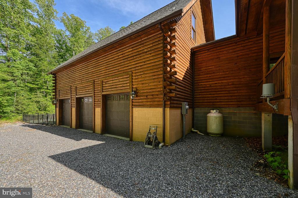 123 Shorewood Dr