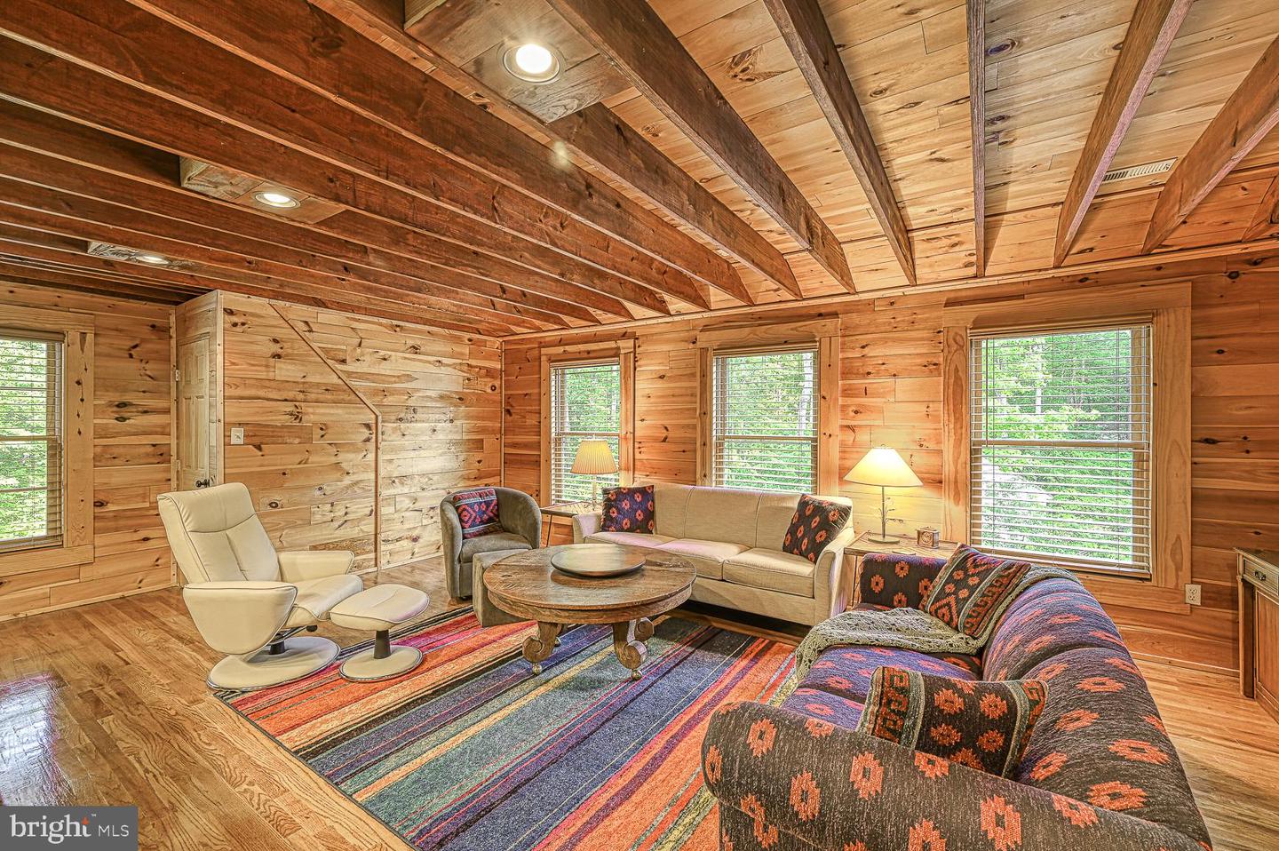 123 Shorewood Dr