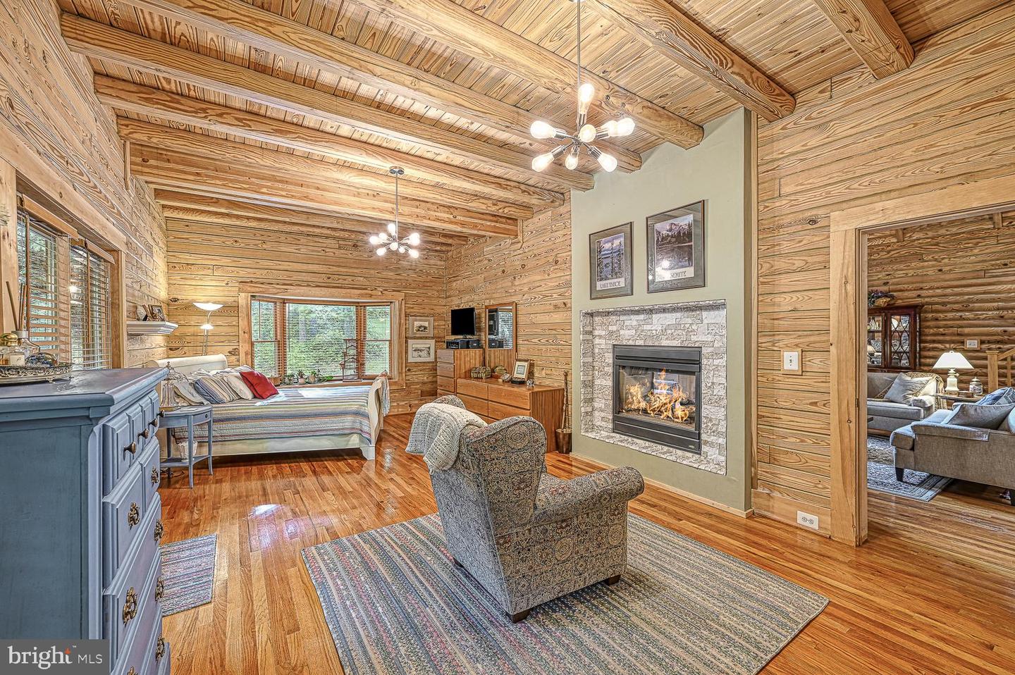 123 Shorewood Dr