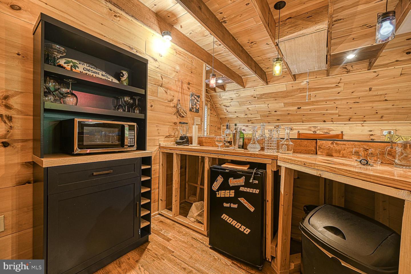 123 Shorewood Dr