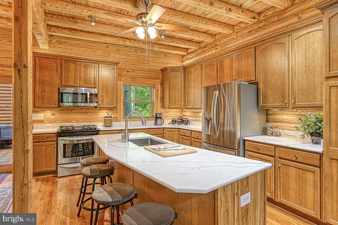 123 Shorewood Dr