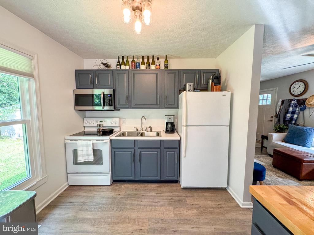 3843 Buckner Rd