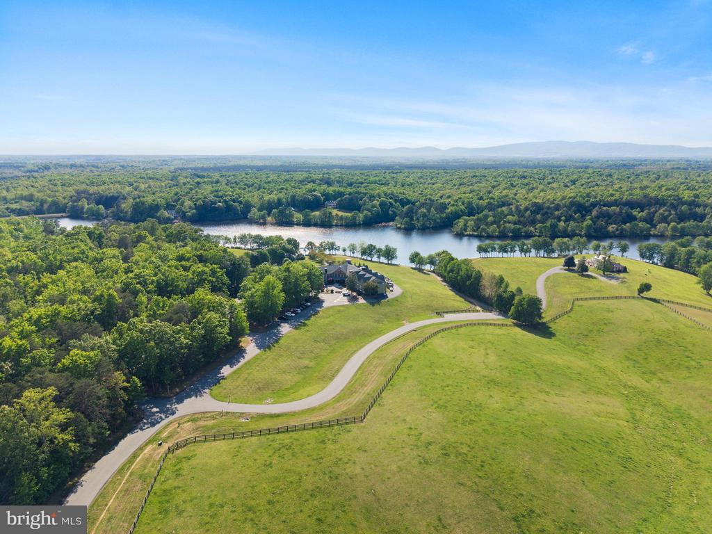 132 PINEHURST DR DRIVE