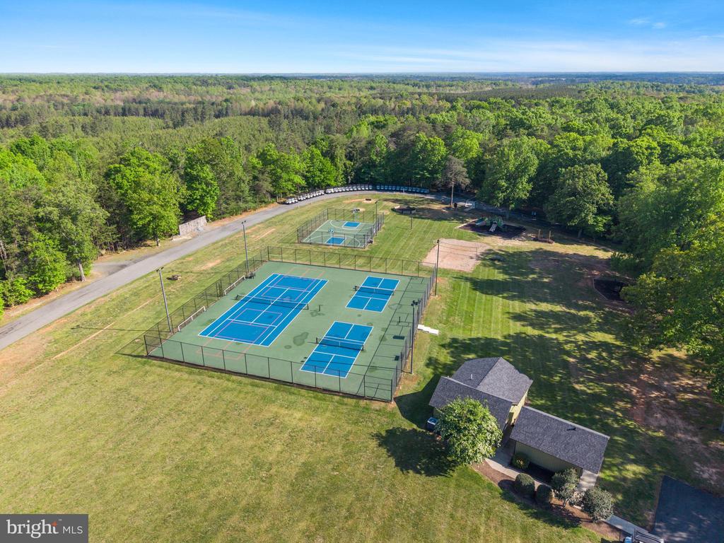 132 PINEHURST DR DRIVE