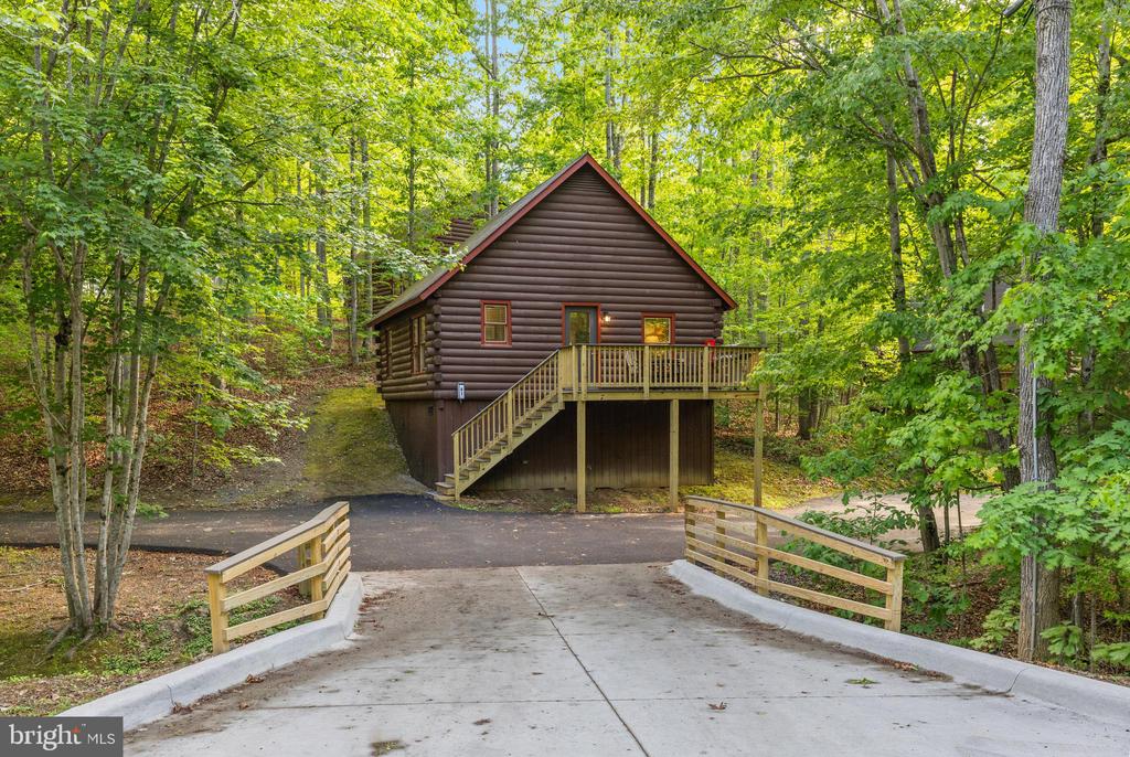 132 PINEHURST DR DRIVE