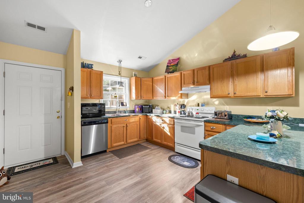 239 OAKWOOD DR
