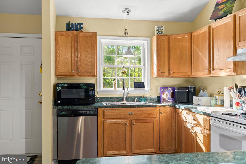 239 OAKWOOD DR
