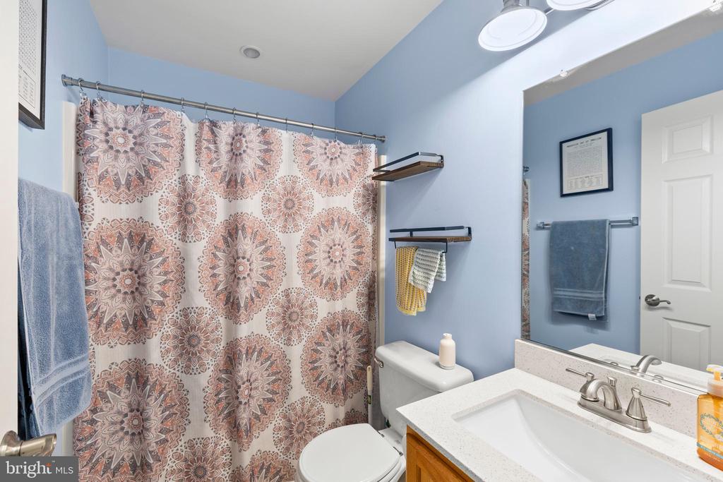 239 OAKWOOD DR