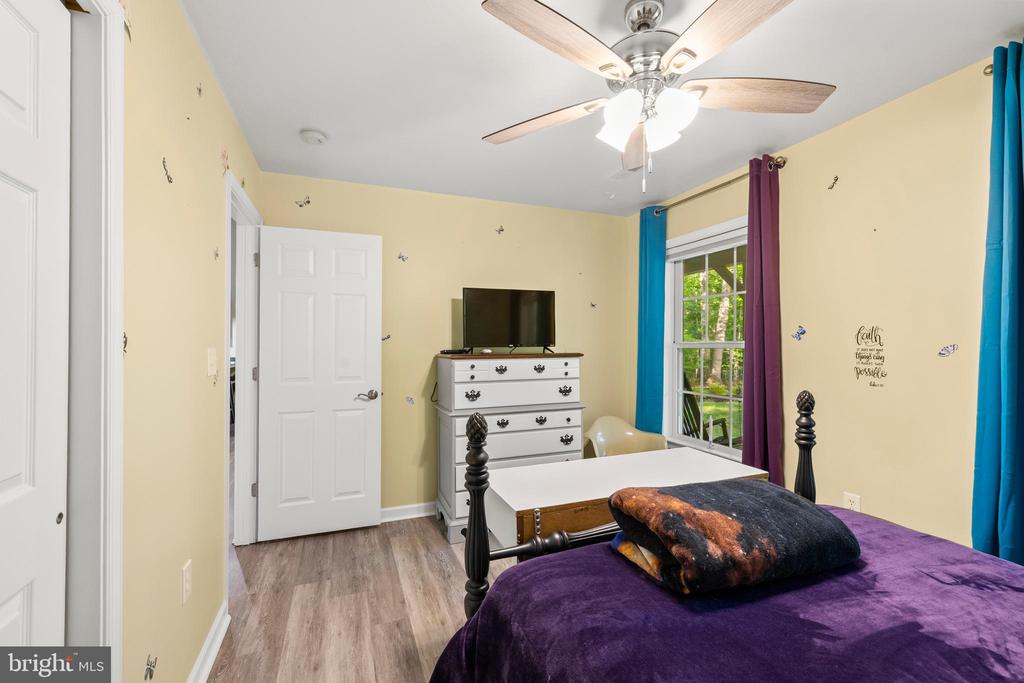 239 OAKWOOD DR