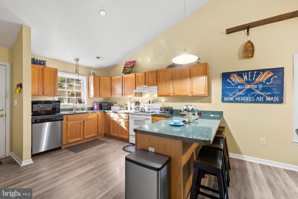 239 OAKWOOD DR