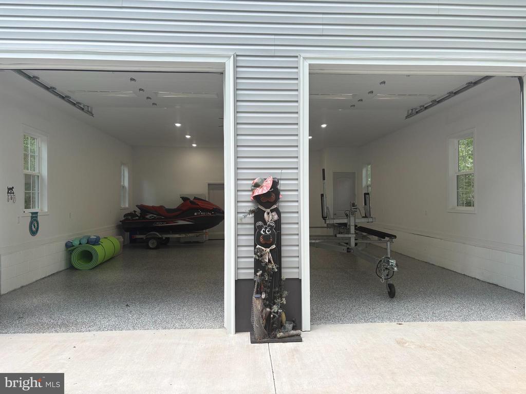 239 OAKWOOD DR