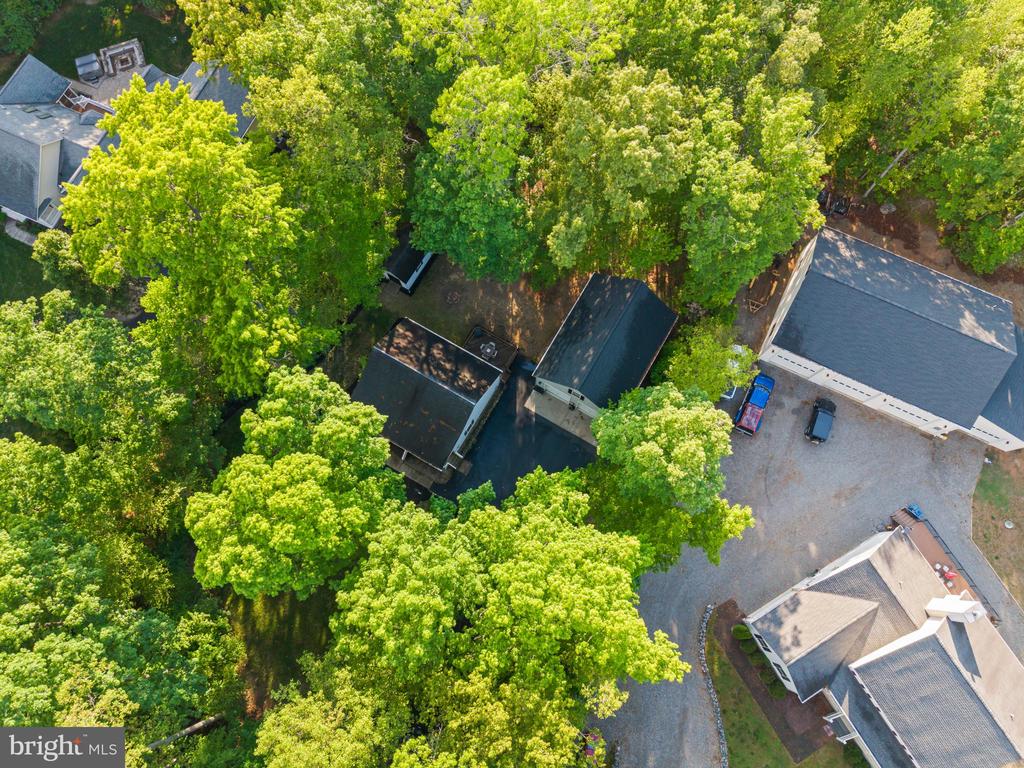 239 OAKWOOD DR