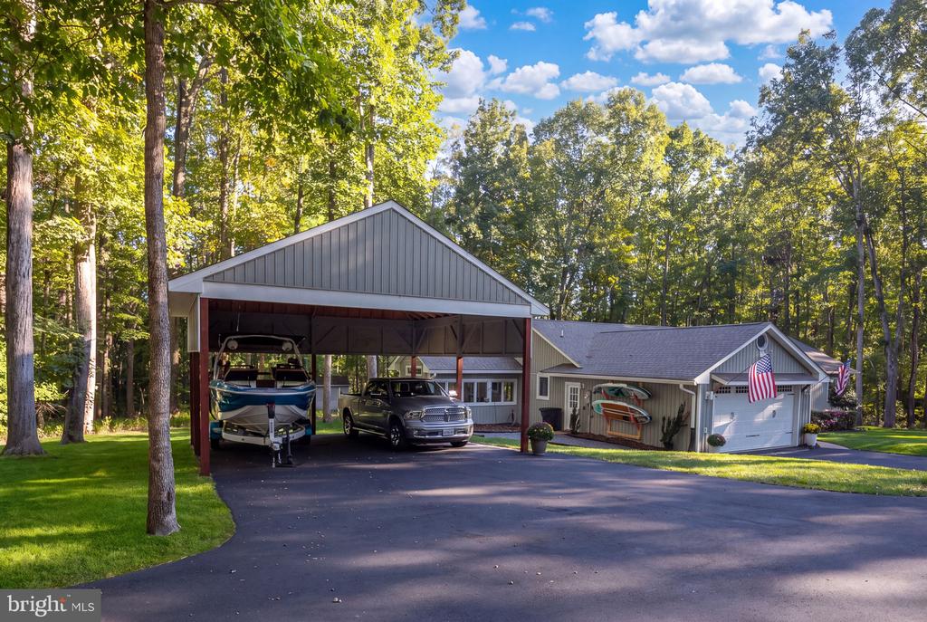 208 OAKWOOD DRIVE