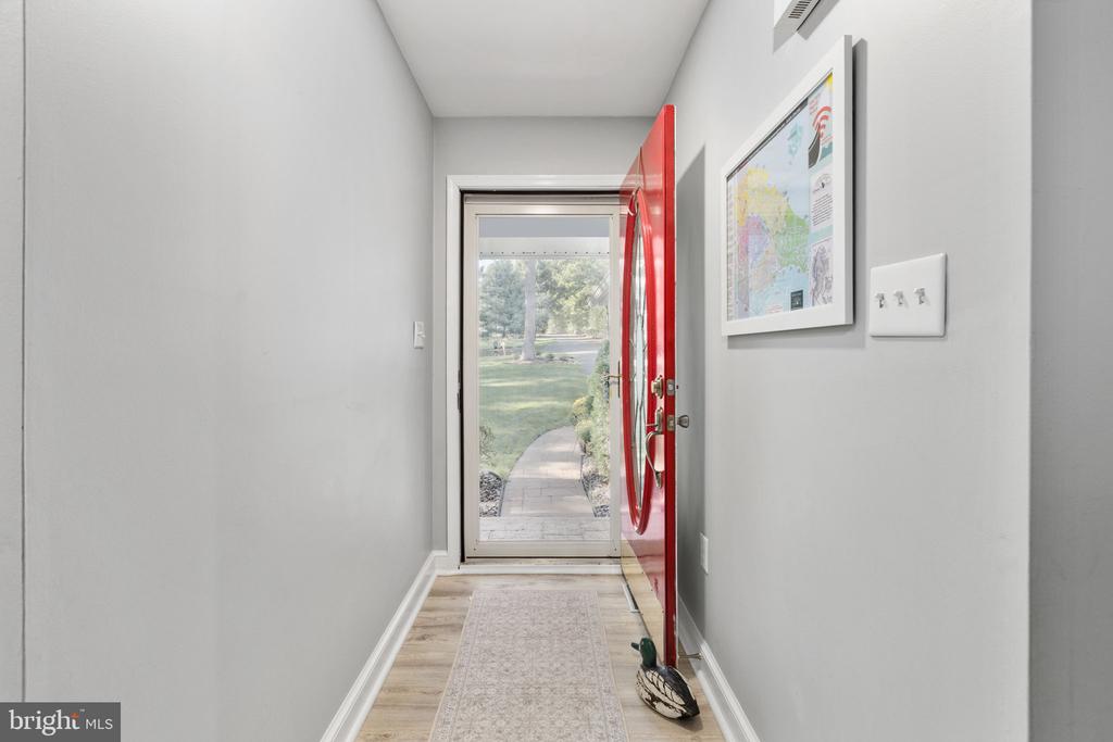 208 OAKWOOD DRIVE