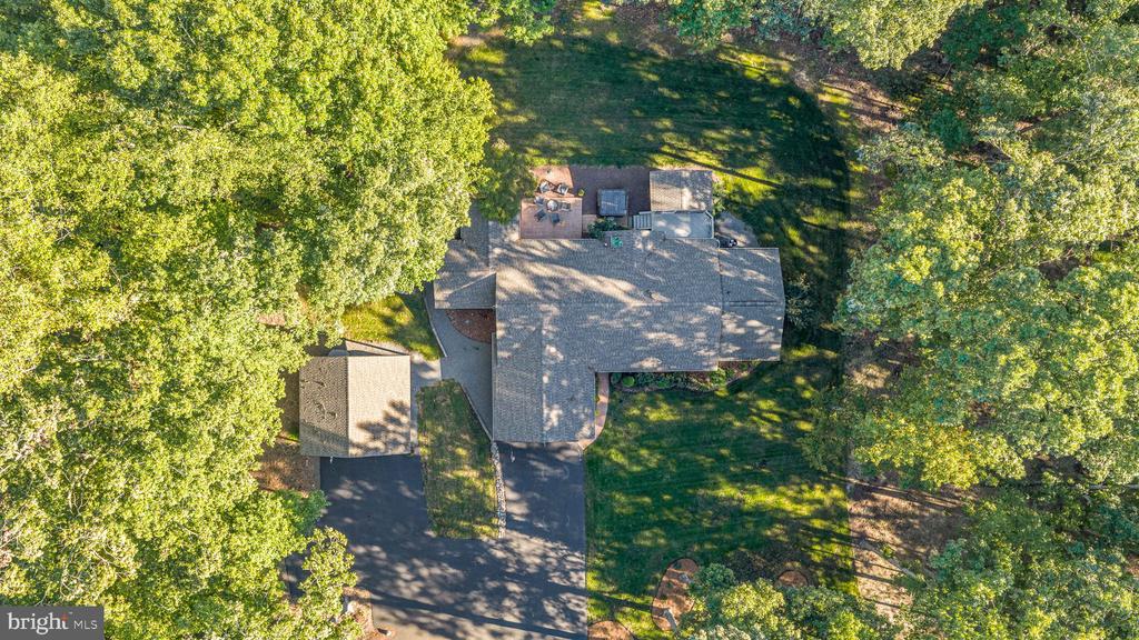 208 OAKWOOD DRIVE