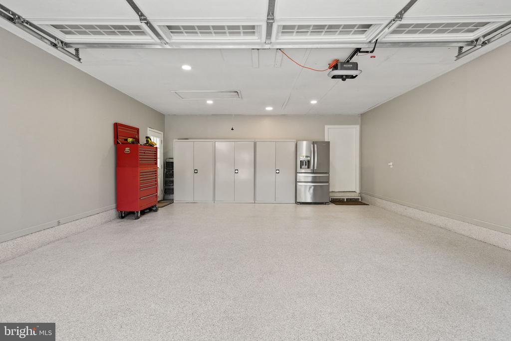 208 OAKWOOD DRIVE