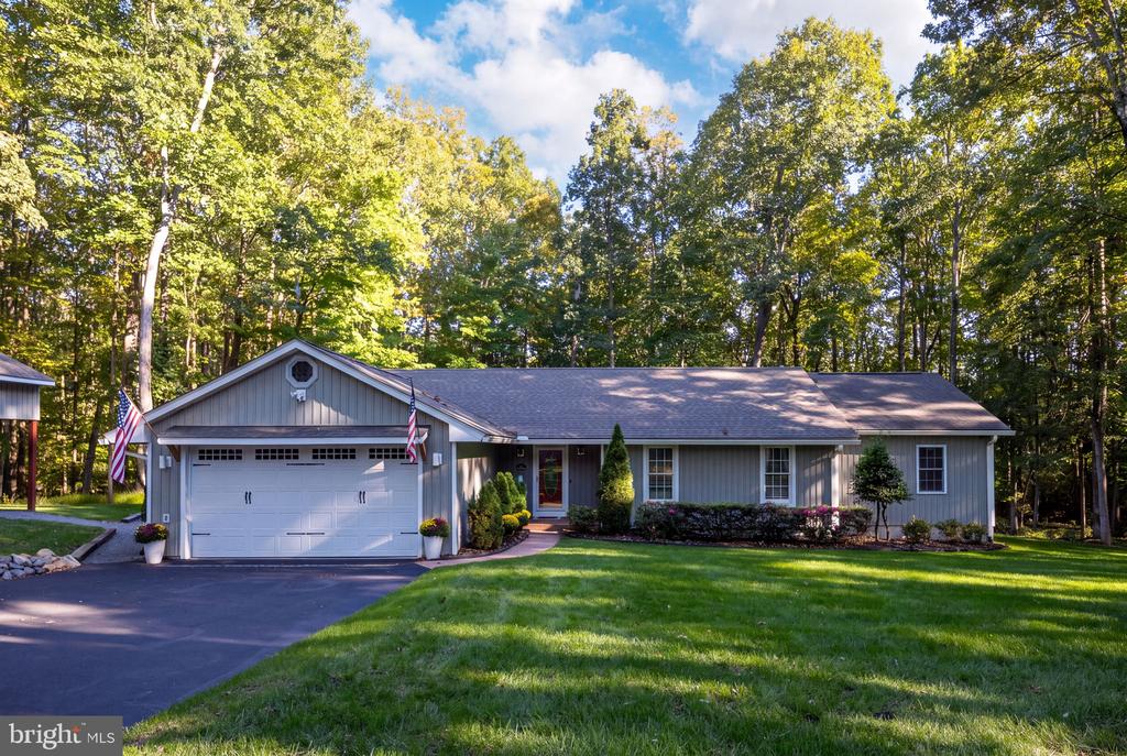 208 OAKWOOD DRIVE