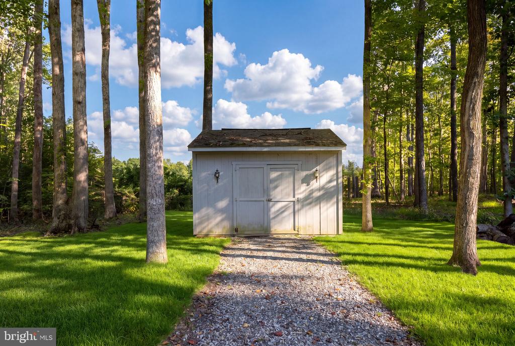 208 OAKWOOD DRIVE