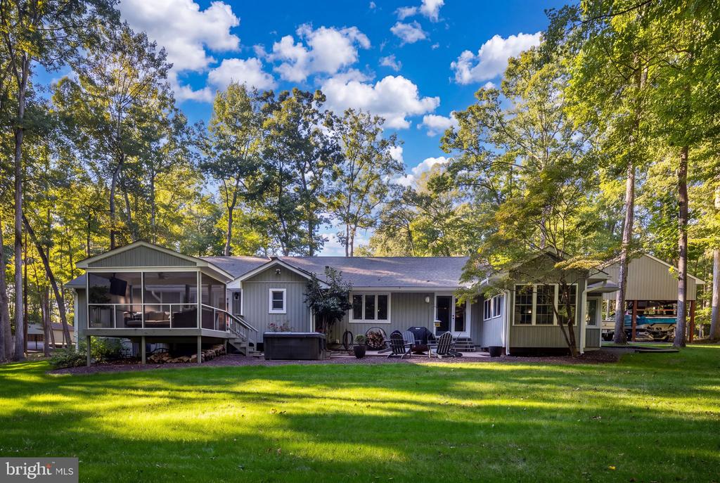 208 OAKWOOD DRIVE