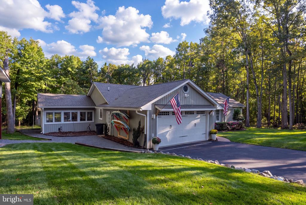 208 OAKWOOD DRIVE