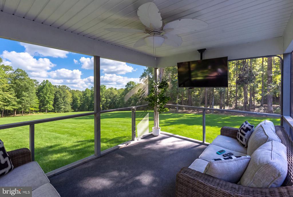 208 OAKWOOD DRIVE