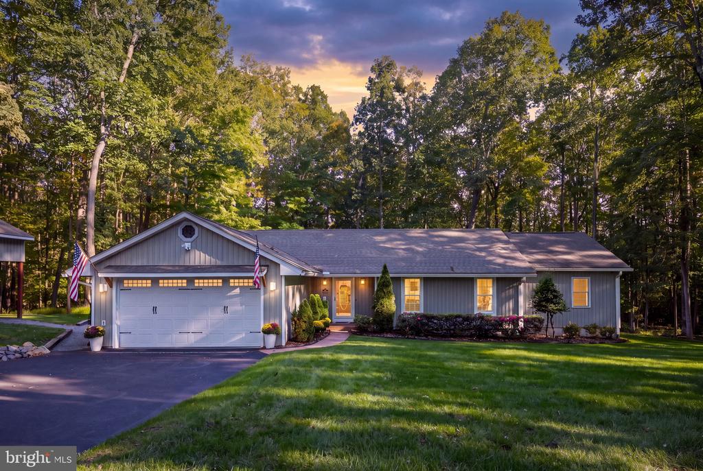 208 OAKWOOD DRIVE