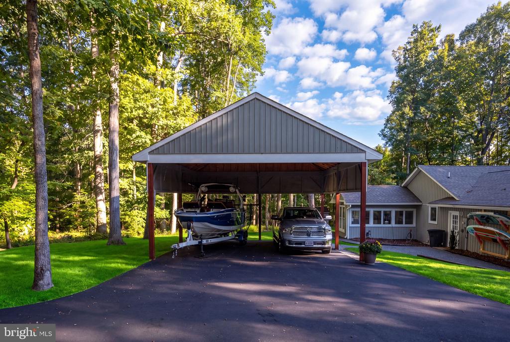 208 OAKWOOD DRIVE