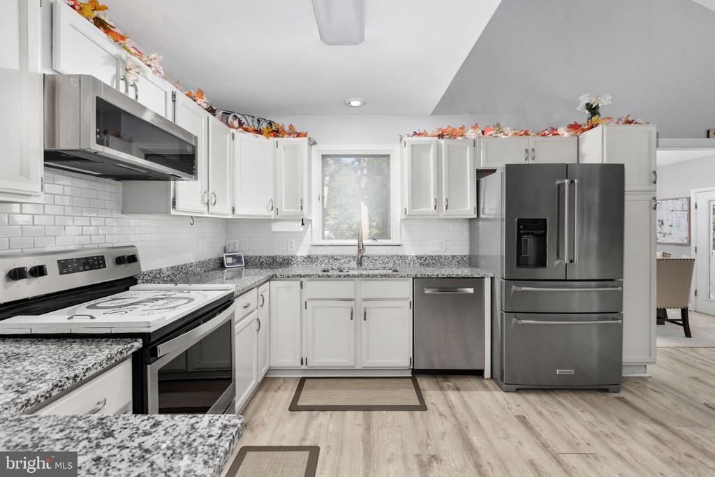 208 OAKWOOD DRIVE