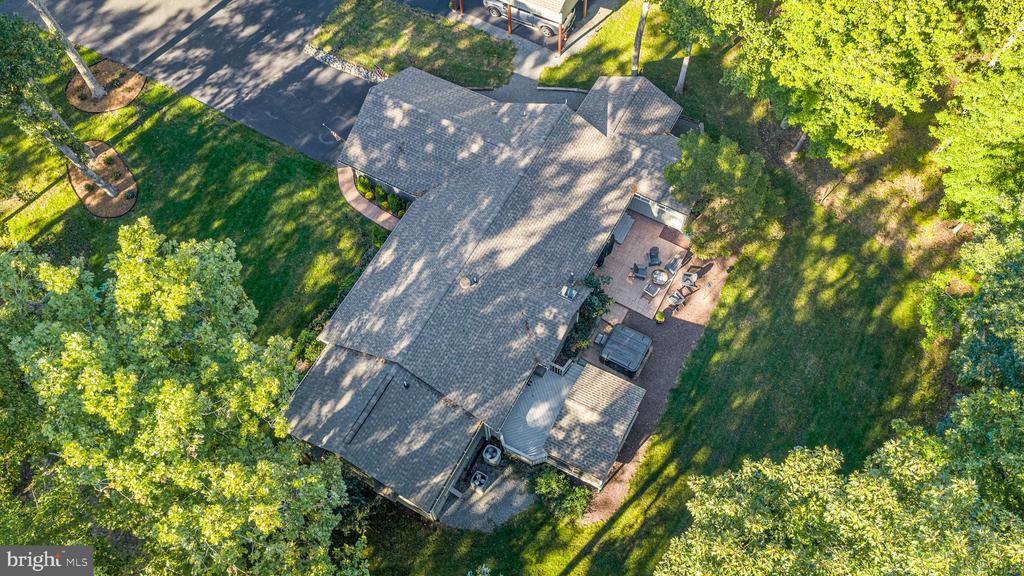 208 OAKWOOD DRIVE