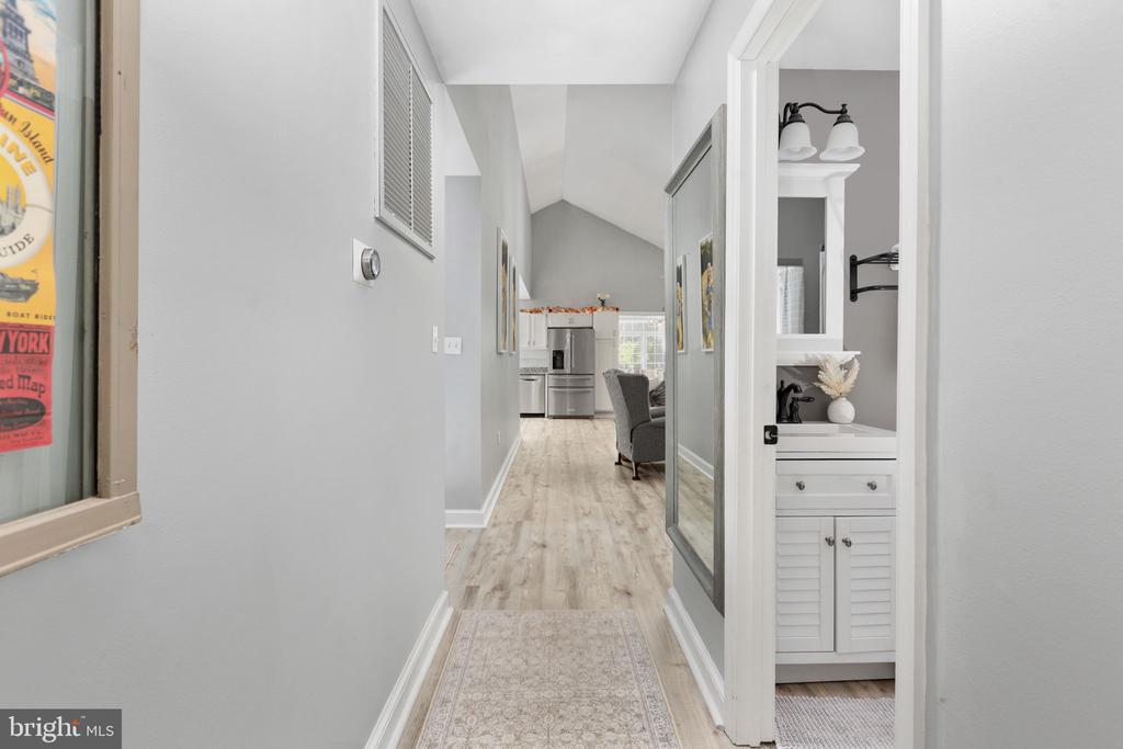 208 OAKWOOD DRIVE