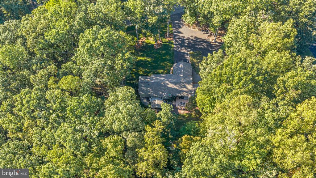 208 OAKWOOD DRIVE