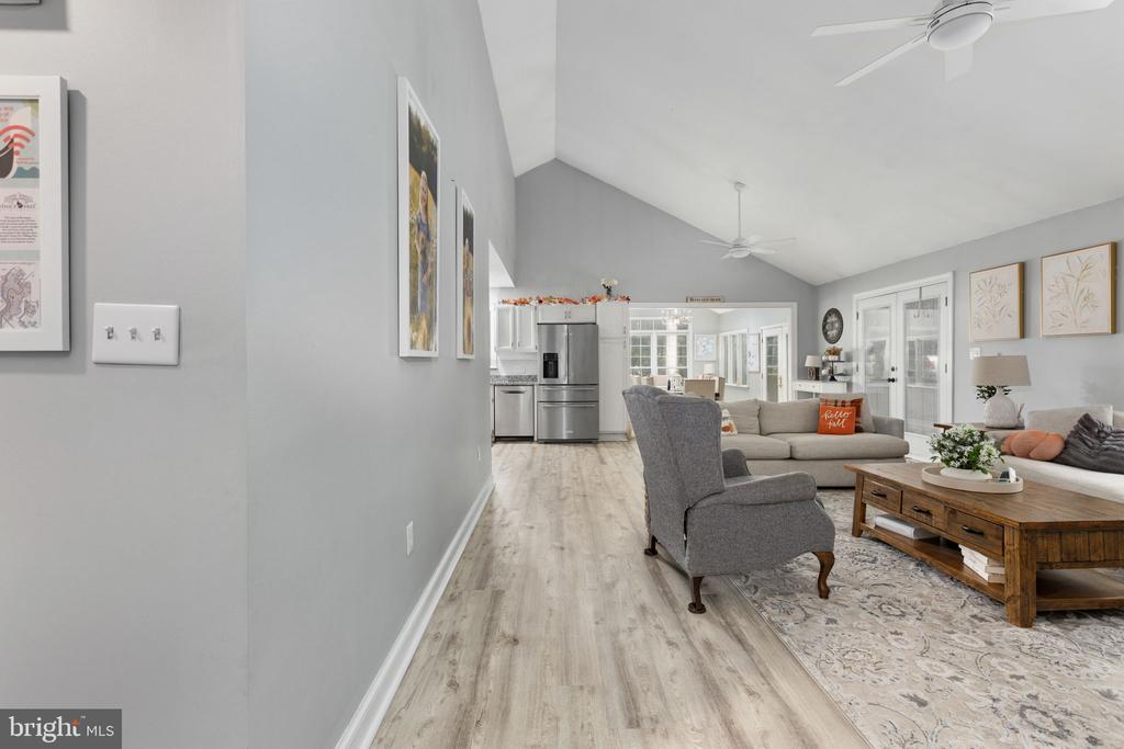 208 OAKWOOD DRIVE