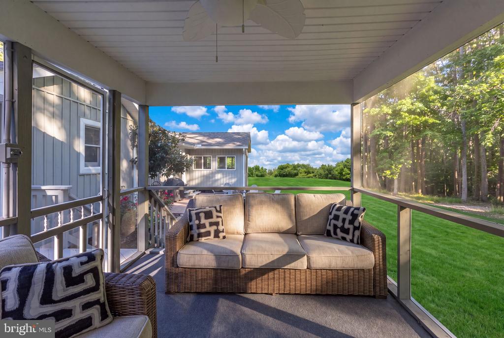 208 OAKWOOD DRIVE