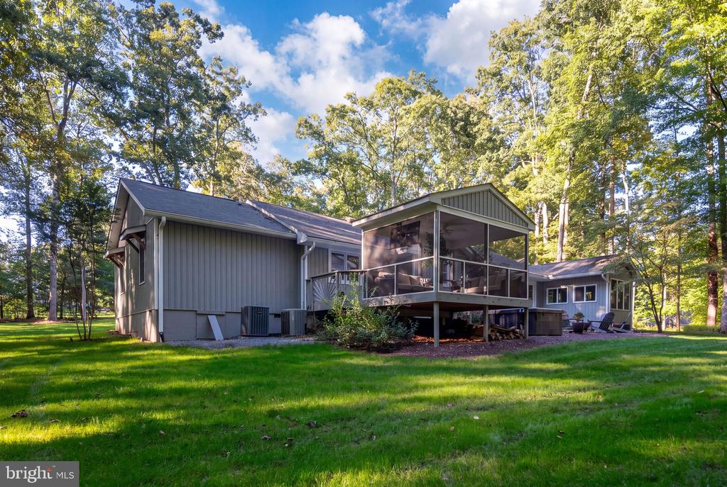 208 OAKWOOD DRIVE
