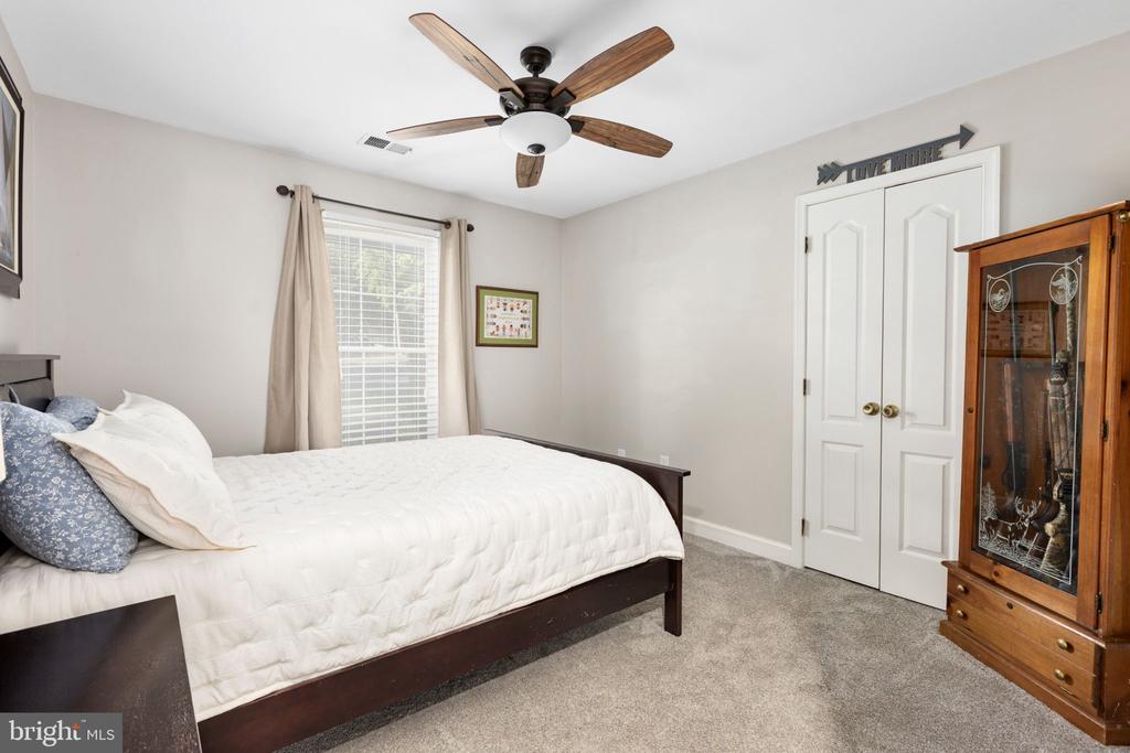 208 OAKWOOD DRIVE