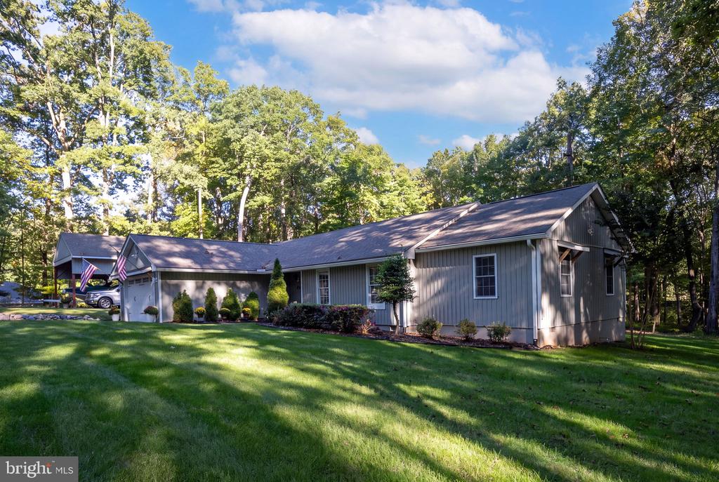 208 OAKWOOD DRIVE
