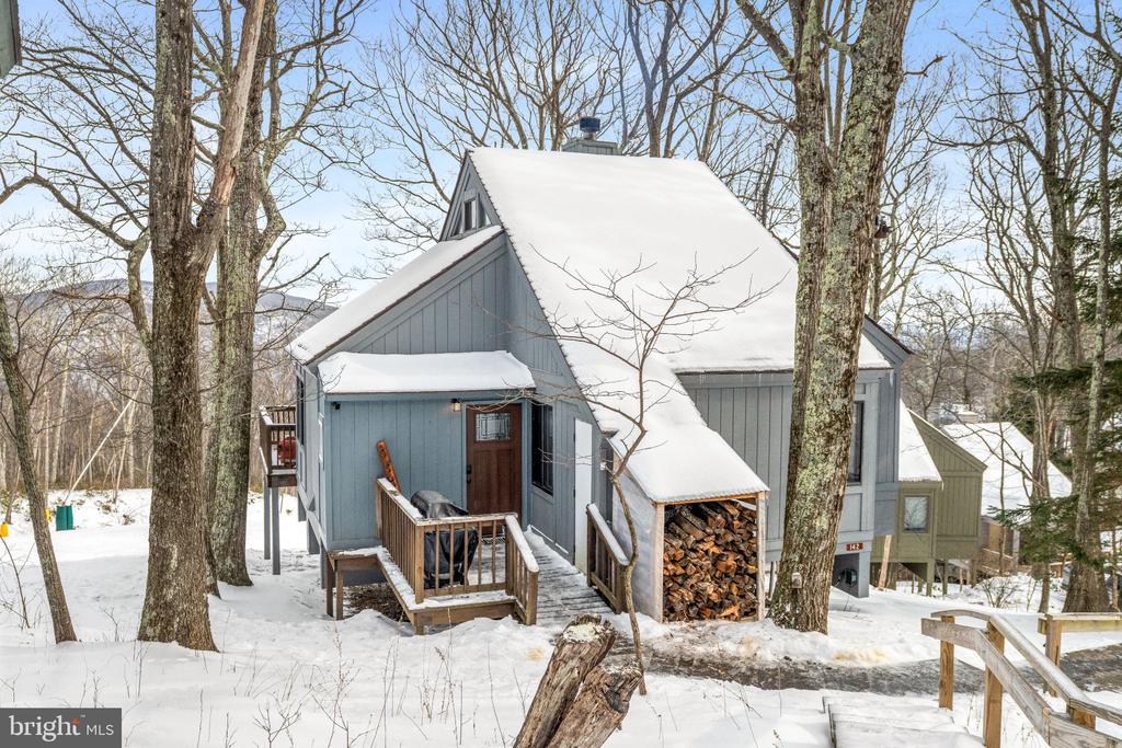 142 SQUIRREL TREE LANE