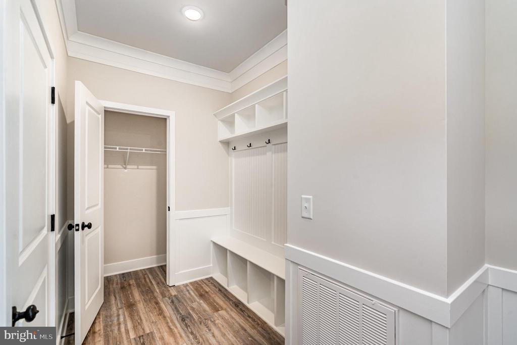 6608 WATER VIEW LANE