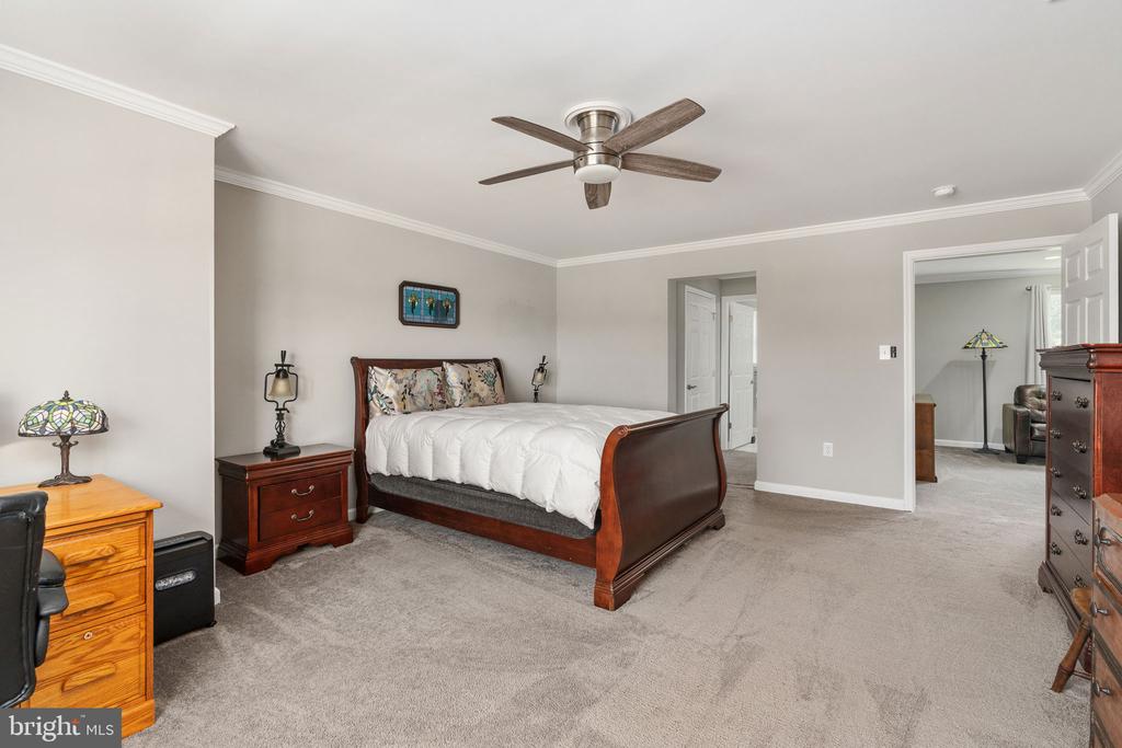 15704 LAKE LEA COURT