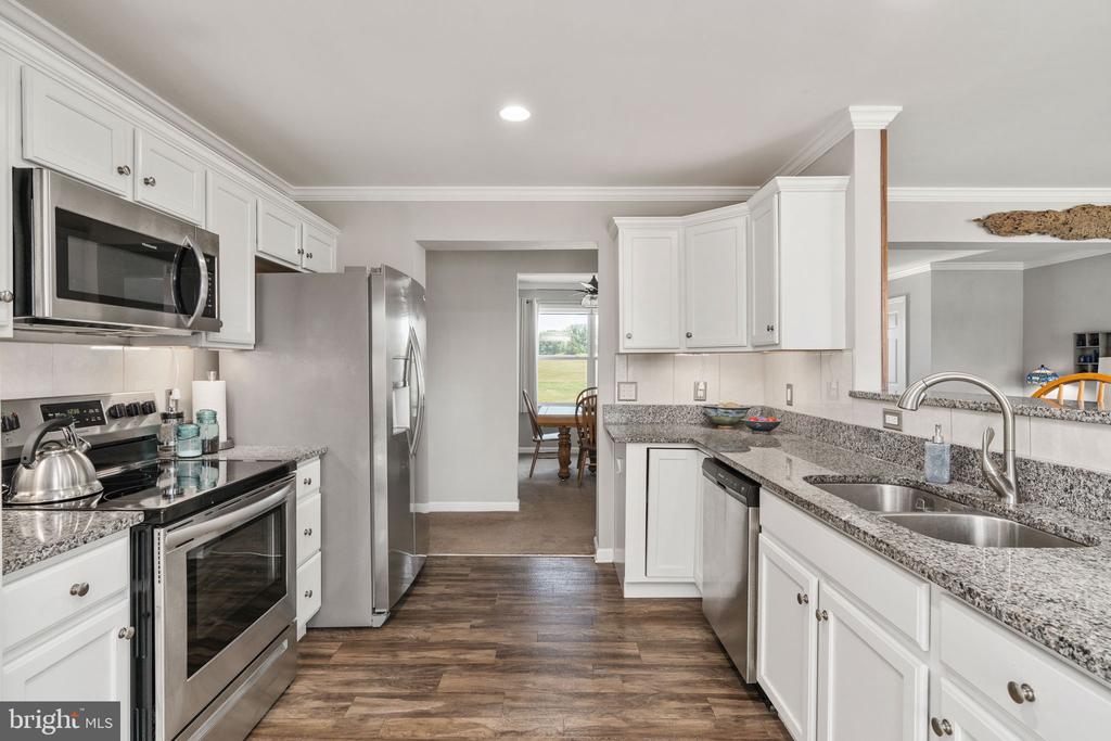 15704 LAKE LEA COURT