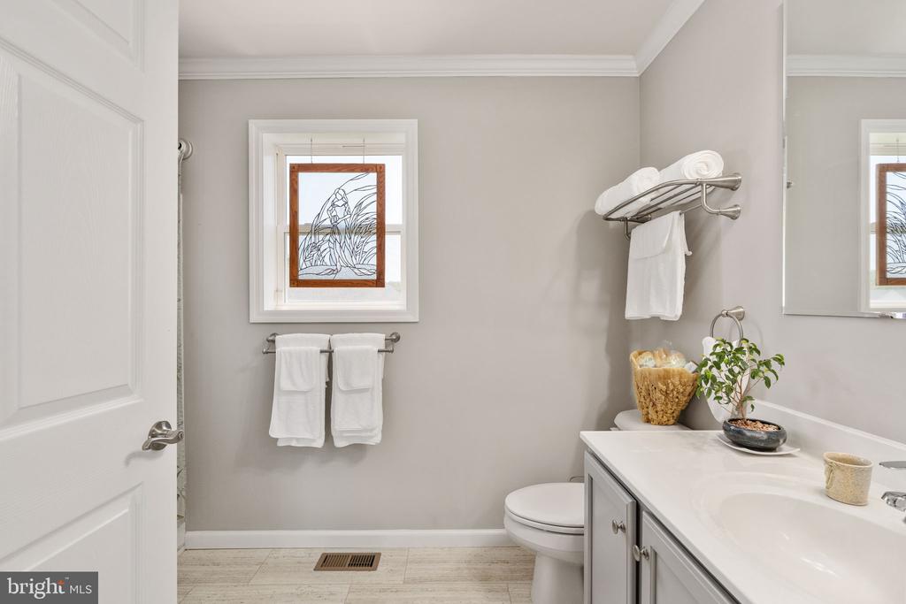 15704 LAKE LEA COURT