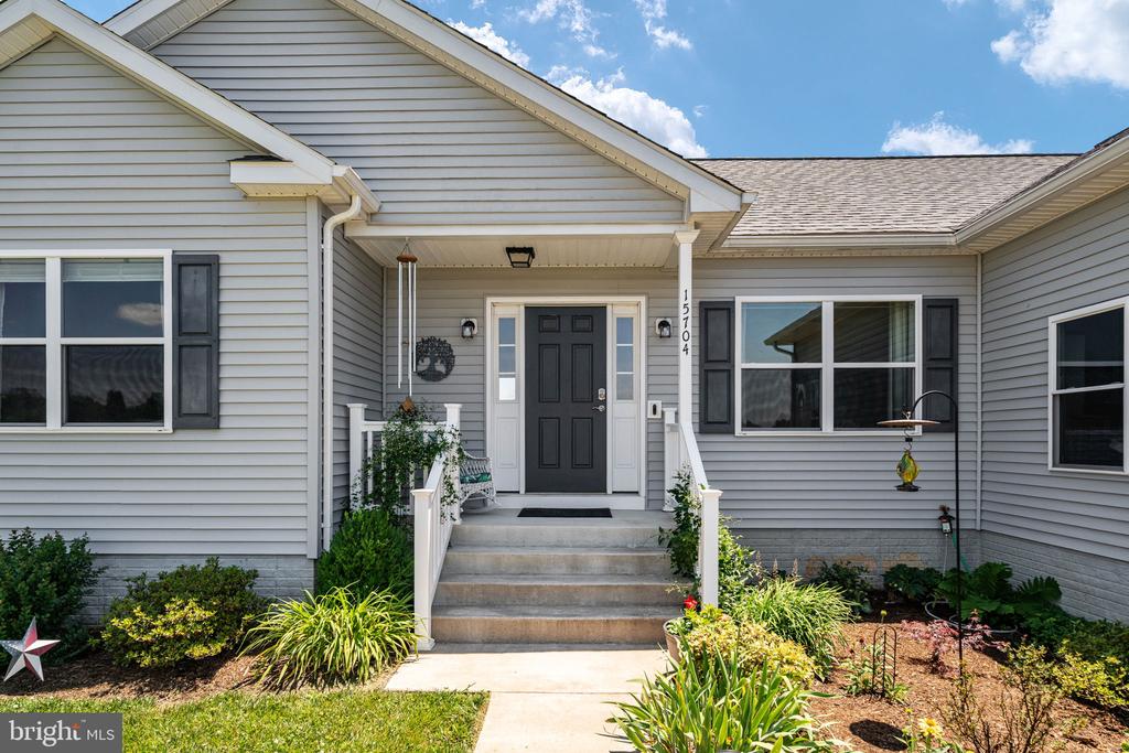15704 LAKE LEA COURT