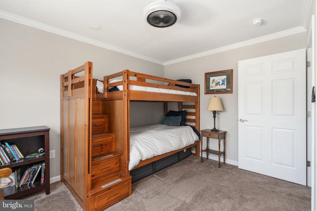 15704 LAKE LEA COURT